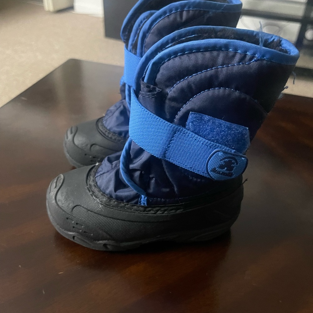 Toddler boots used looks new